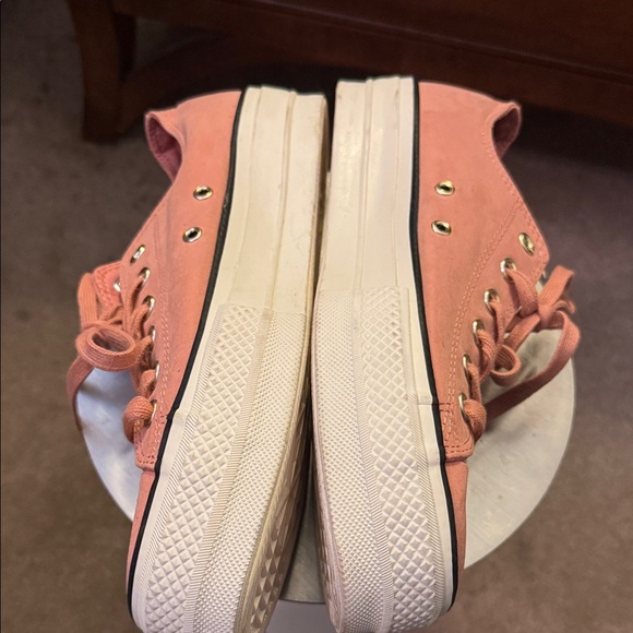 NWOT BLUSH PINK Converse Lace-Up Sneakers - Picture 12 of 15
